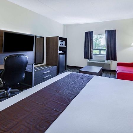 Motel Super 8 By Wyndham Ambassador Bridge Windsor On Exterior foto