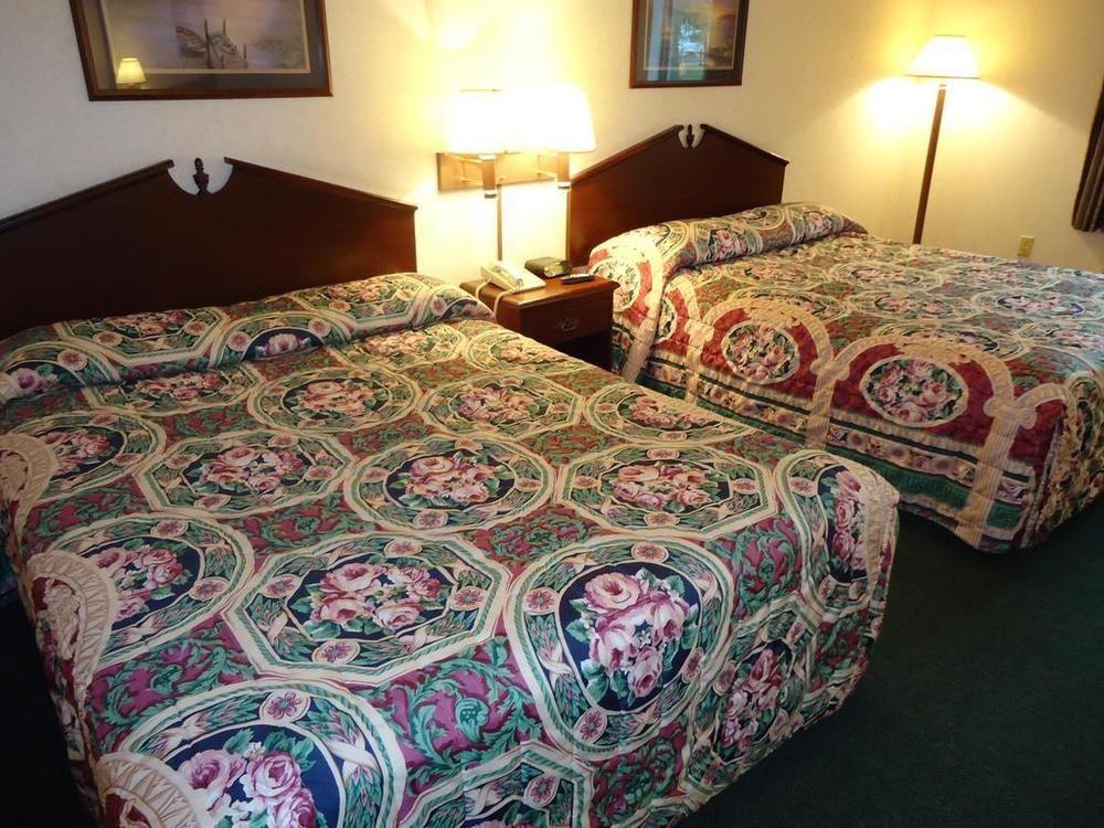 Motel Super 8 By Wyndham Ambassador Bridge Windsor On Exterior foto