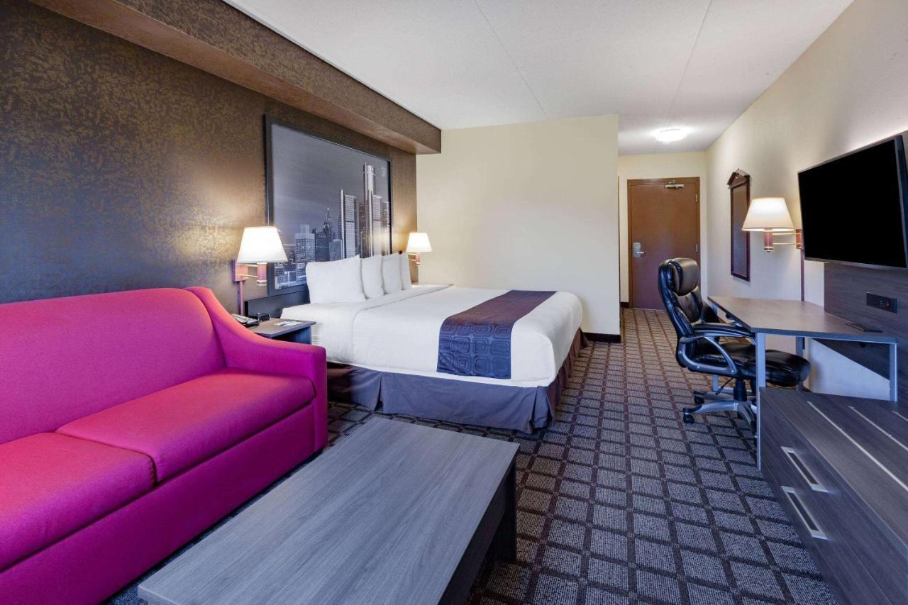 Motel Super 8 By Wyndham Ambassador Bridge Windsor On Exterior foto